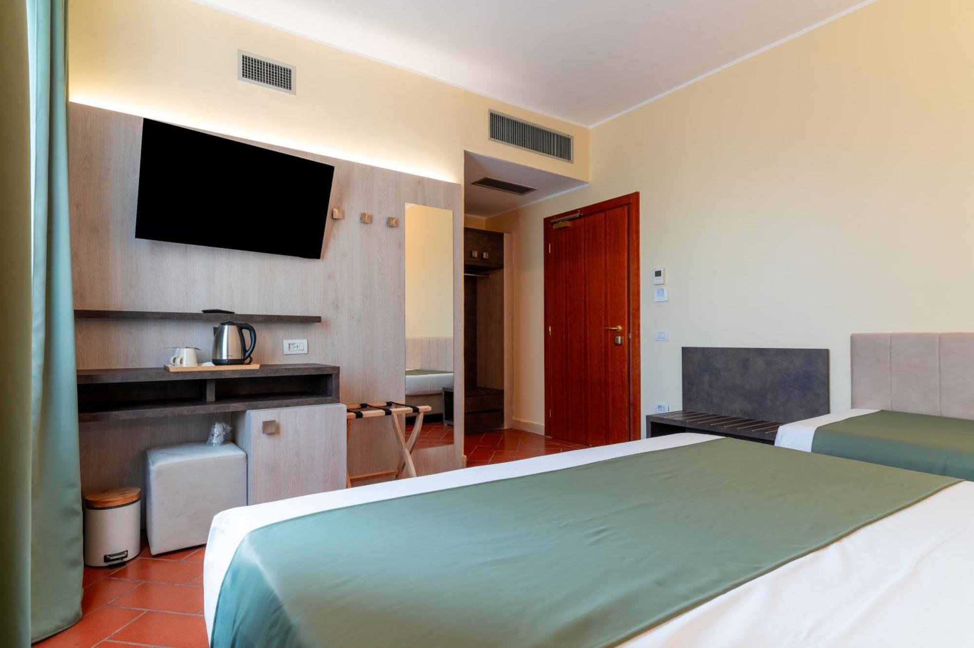 Hotel Cesi & 4*