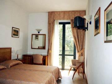 Hotel Cesi & 4*